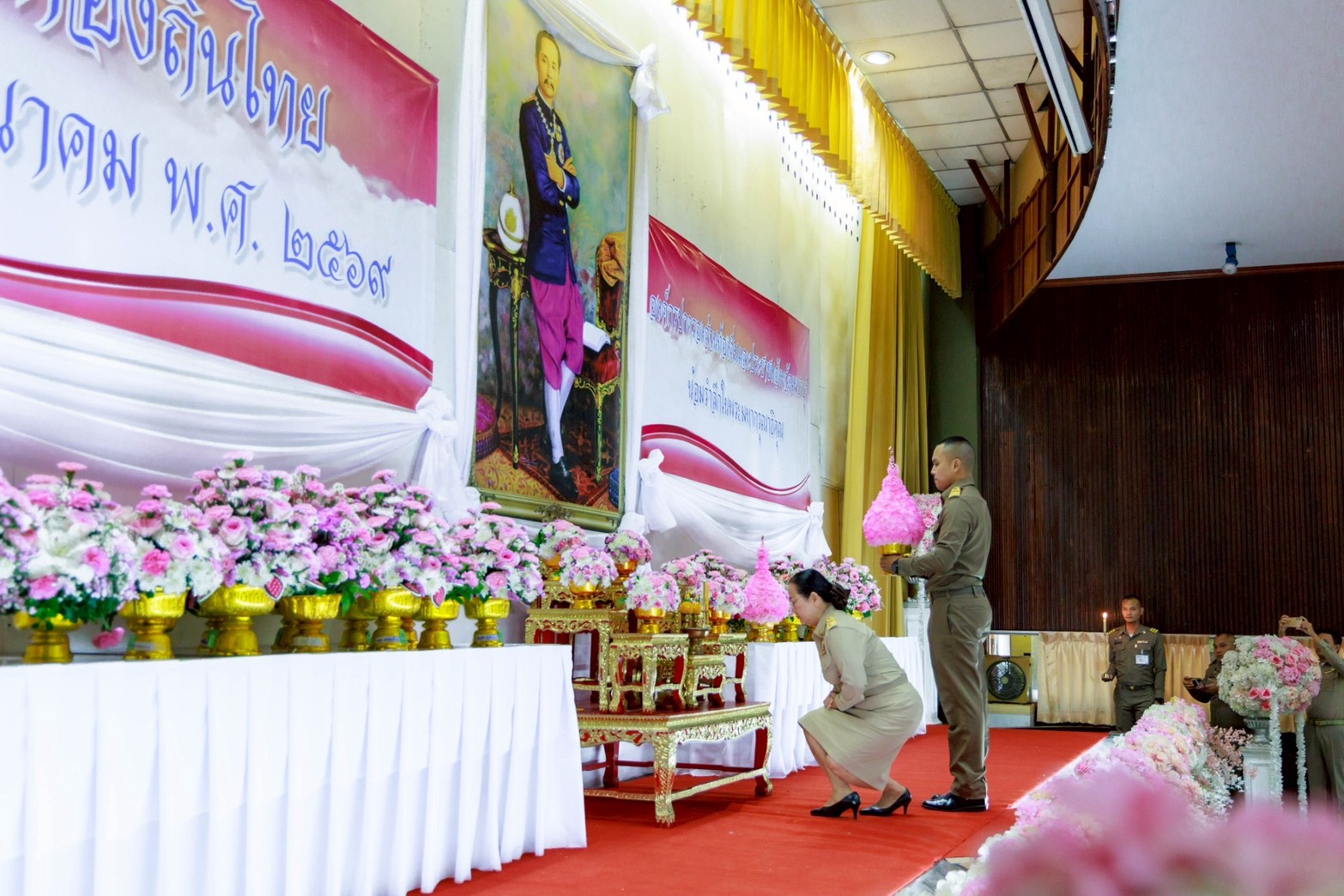 💎พช.เพชรบุรี >>เข้าร่วมพิธีถวายราชสักการะและถวายราชสดุดี พระบาทสมเด็จพระจุลจอมเกล้าเจ้าอยู่หัว เนื่องในวันท้องถิ่นไทย ประจำปี 2569