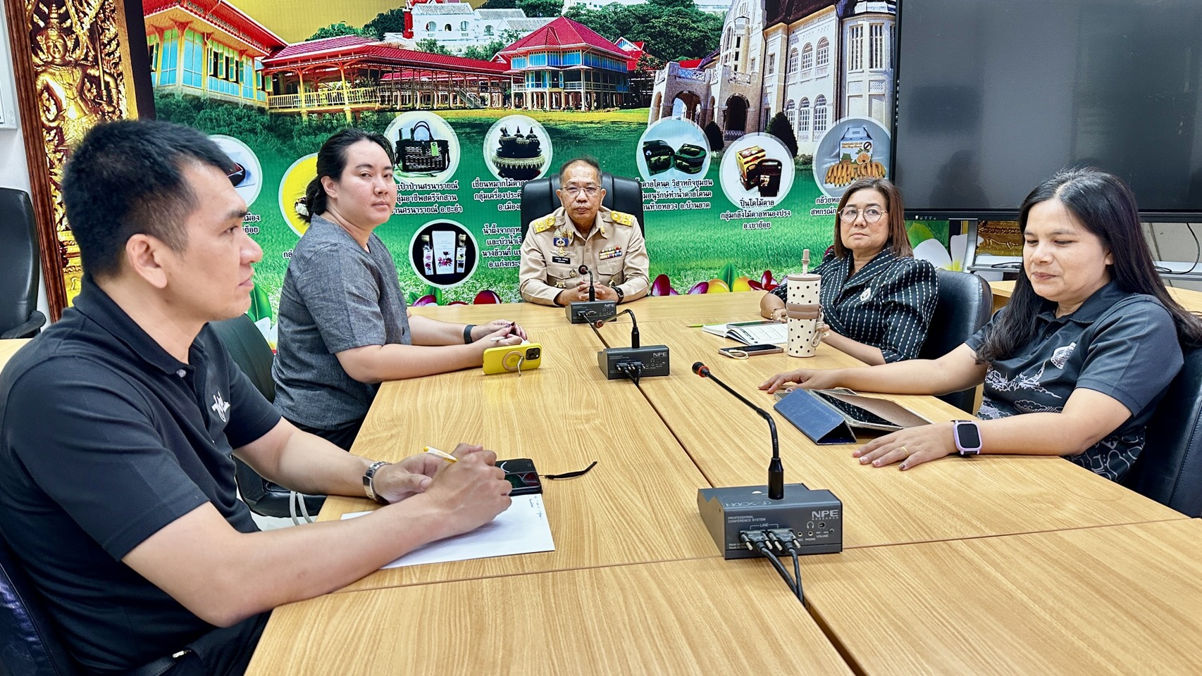 พช.เพชรบุรี >>ร่วมประชุมกรมการพัฒนาชุมชน ขานรับนโยบายมหาดไทย วางมาตรการรับมือวิกฤตพลังงาน