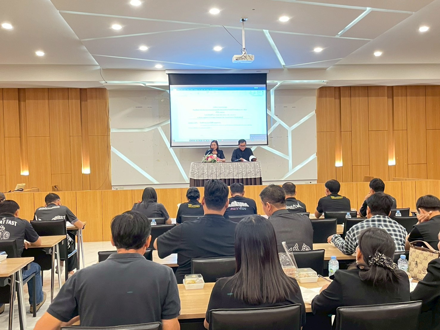 พช.เพชรบุรี >> ประชุมขับเคลื่อนการดำเนินงานกองทุนแม่ของแผ่นดินจังหวัดเพชรบุรี ประจำปีงบประมาณ พ.ศ. 2569 ครั้งที่ 3/2569