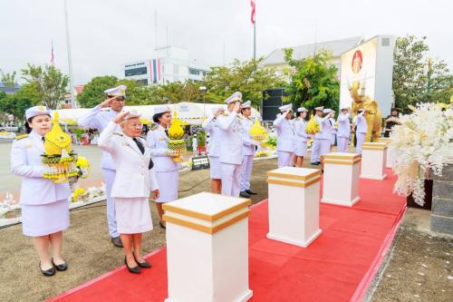 พช.เพชรบุรี>>>ร่วมพิธีเจริญพระพุทธมนต์ พิธีบุญตักบาตรและพิธีวางพานพุ่มดอกไม้ เนื่องในวันคล้ายวันพระบรมราชสมภพพระบาทสมเด็จพระบรมชนกาธิเบศร มหาภูมิพลอดุลยเดชมหาราช บรมนาถบพิตร วันชาติ และวันพ่อแห่งชาติ 5 ธันวาคม 2568